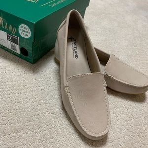 Eastland Women's Courtney Loafer- Bone- Sz 8 NWB